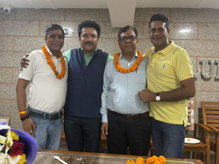 NMC NOIDA : जन्म दिवश के अवसर पर क्लब ने किया नोएडा के दो वरिष्ठ पत्रकारों का सम्मान
